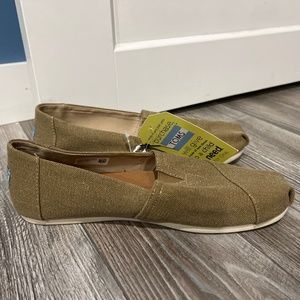 TOMS - never worn